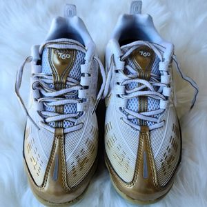 Nike Women's Air Vapormax 360 White Metallic Gold Size 6 NO BOX